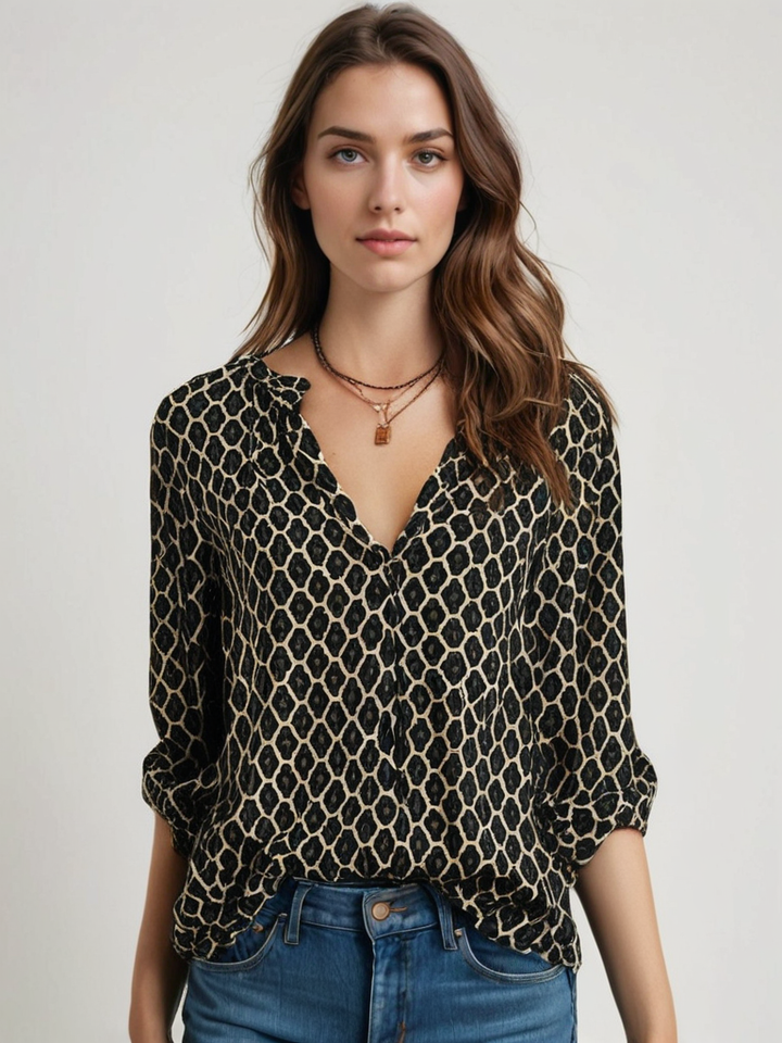 Damska bluzka bawełniana z dekoltem w szpic w kolorze niebieskim.