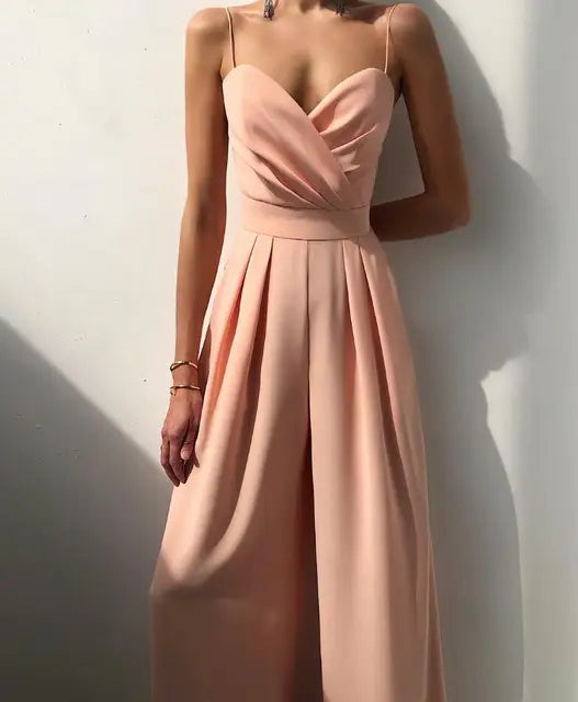 Elegancki kombinezon damski, podkreślający sylwetkę, w wielu kolorach, z luksusowej tkaniny, idealny na specjalne okazje.
