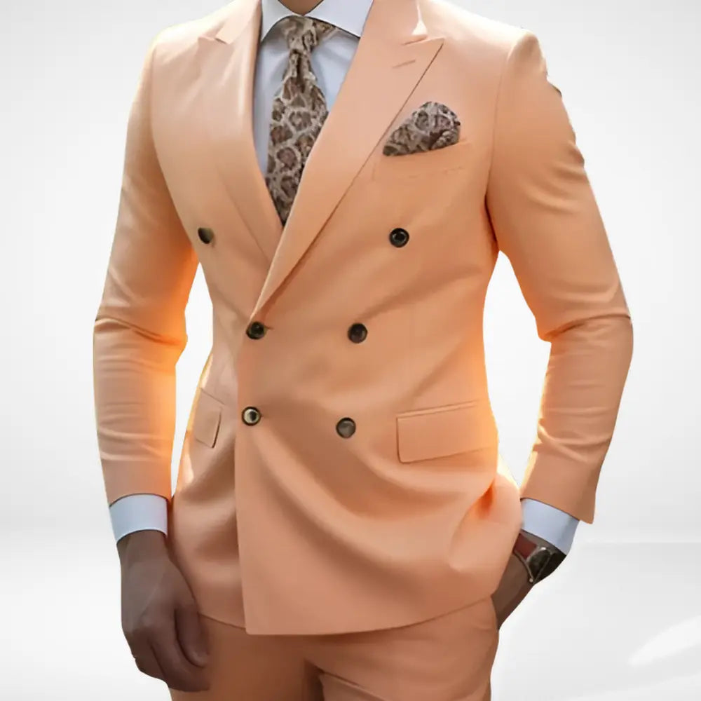 Męski dwurzędowy garnitur z szerokimi klapami, elegancki krój w stylu biznesowym, kieszenie z patkami, dopasowana sylwetka.