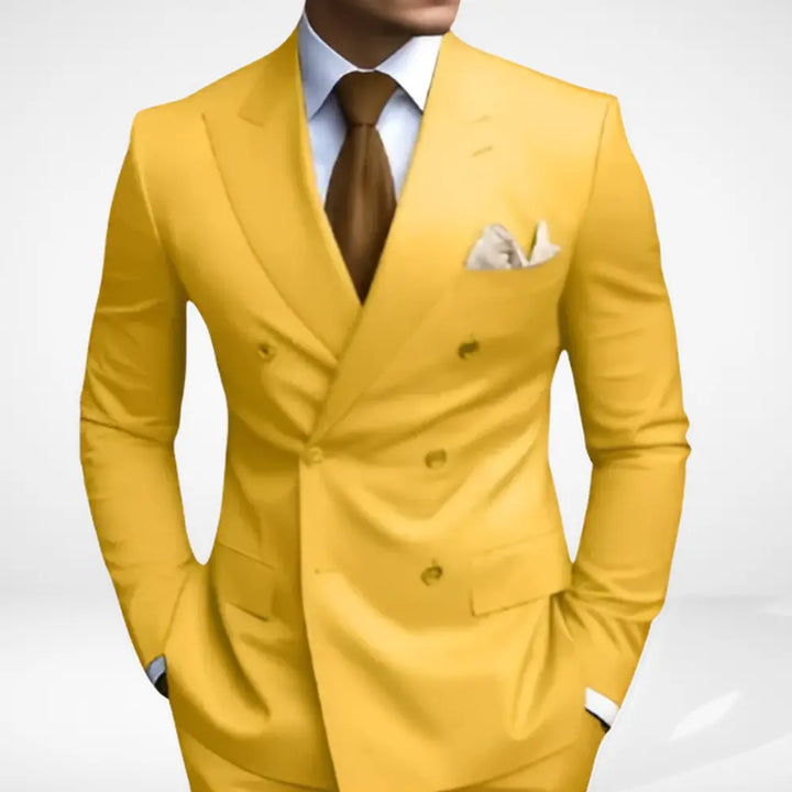 Męski dwurzędowy garnitur z szerokimi klapami, elegancki krój w stylu biznesowym, kieszenie z patkami, dopasowana sylwetka.