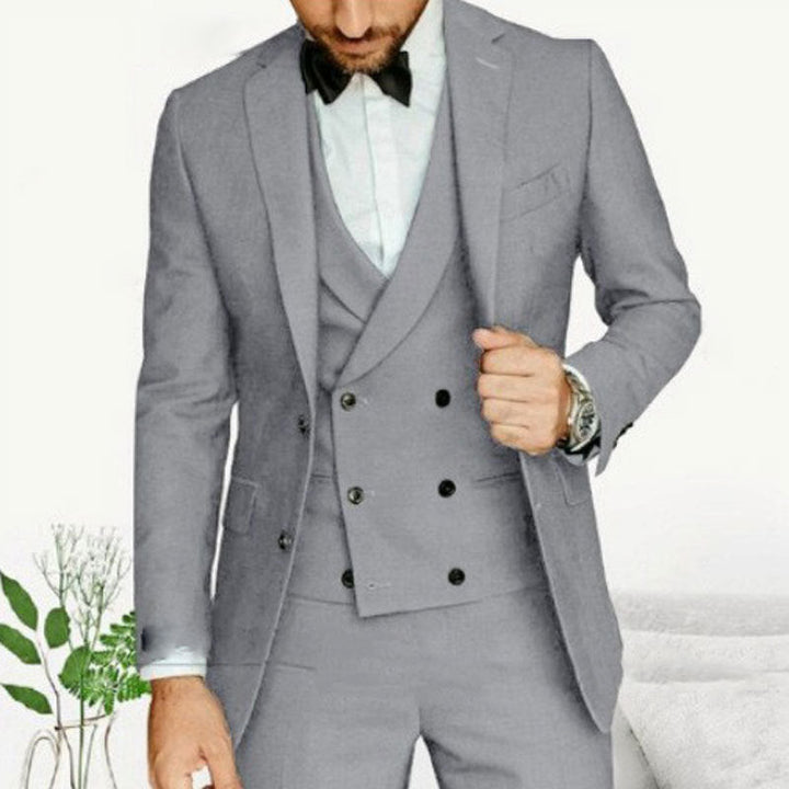 "Costume homme trois pièces slim élégant en tissu luxe, veste croisée, parfait pour événements formels"