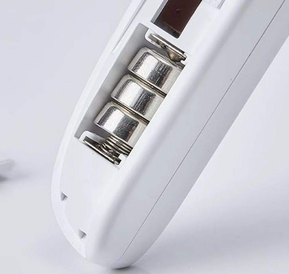 Elektroniczny pilnik do pazurów dla zwierząt, ergonomiczny design, bezpieczne i precyzyjne użytkowanie, idealny dla psów i kotów.