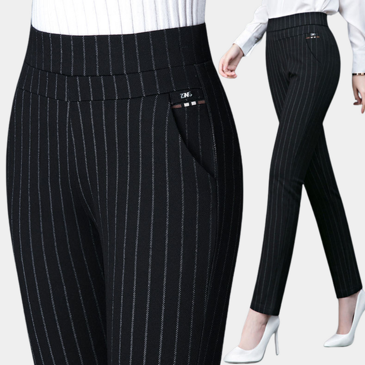 Damskie spodnie slim fit, czarne, z wysokim stanem. Elastyczne i modelujące, zapewniające komfort i styl.