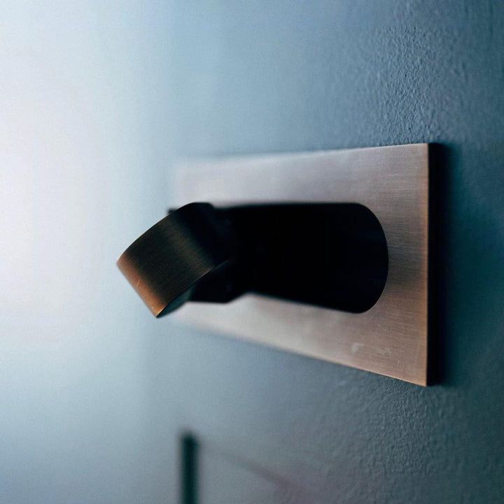 Lampka nocna LED z metalową podstawą