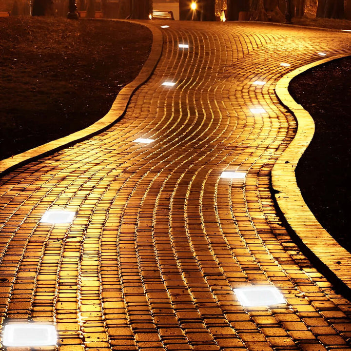 Kwadratowa lampa solarna z zielonym światłem