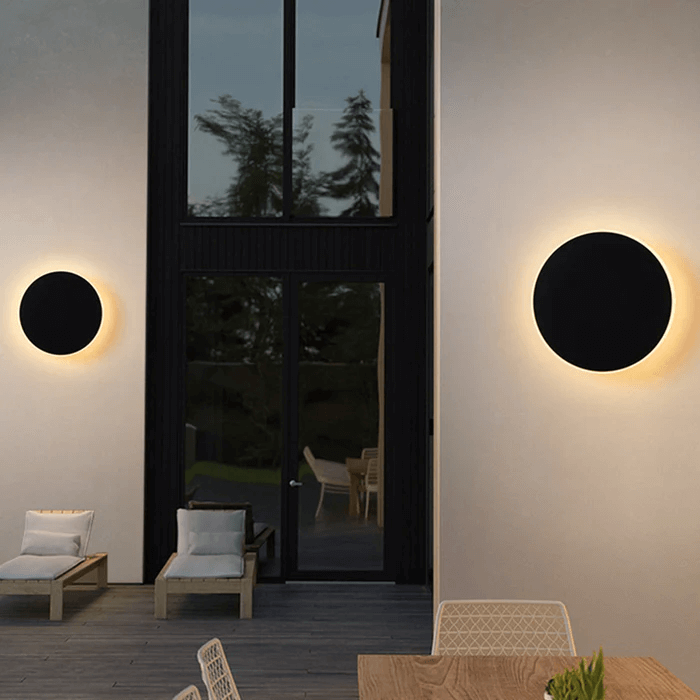 Okrągła lampa ścienna LED zewnętrzna w kolorze czarnym, minimalistyczny design