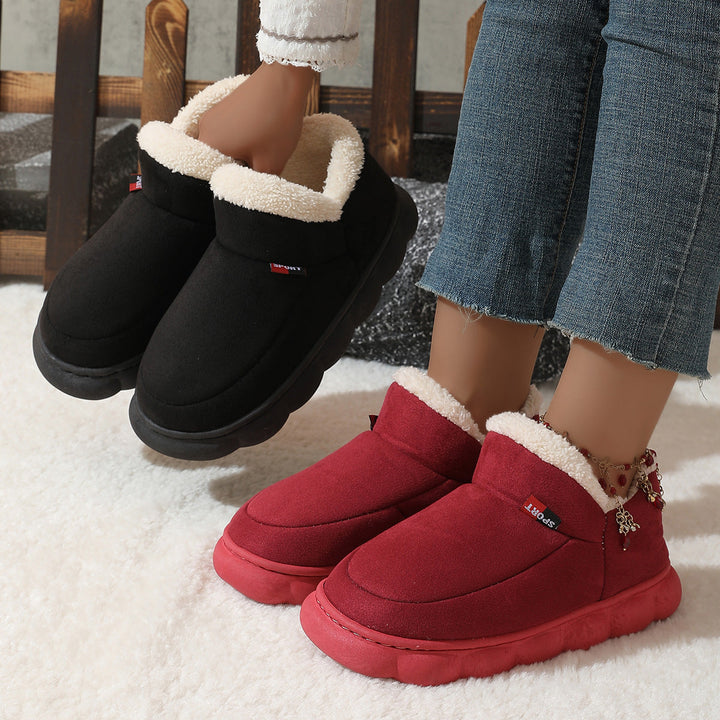 Stylowe zimowe sneakersy damskie na platformie, pluszowe, idealne do casualowych stylizacji.