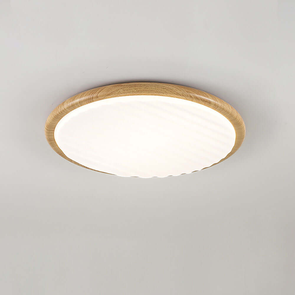 Widok na okrągłą drewnianą lampę sufitową LED od spodu
