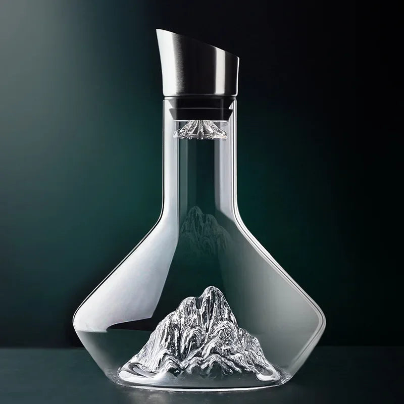 Dekanter kryształowy rzeźbiony w kształcie góry lodowej 1500ml, unikalny i wyrafinowany design dla optymalnego napowietrzania wina.