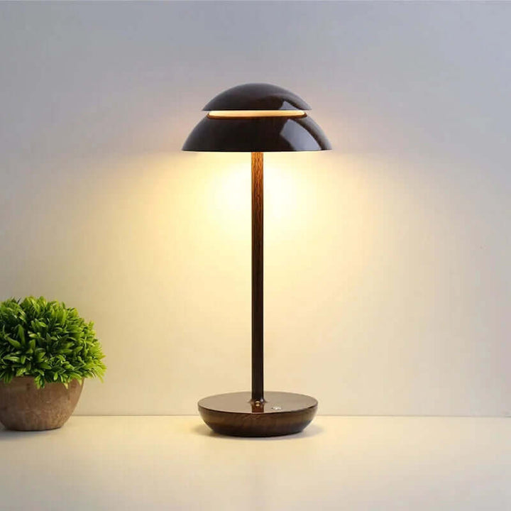 Prestiżowa lampa stołowa z oświetleniem