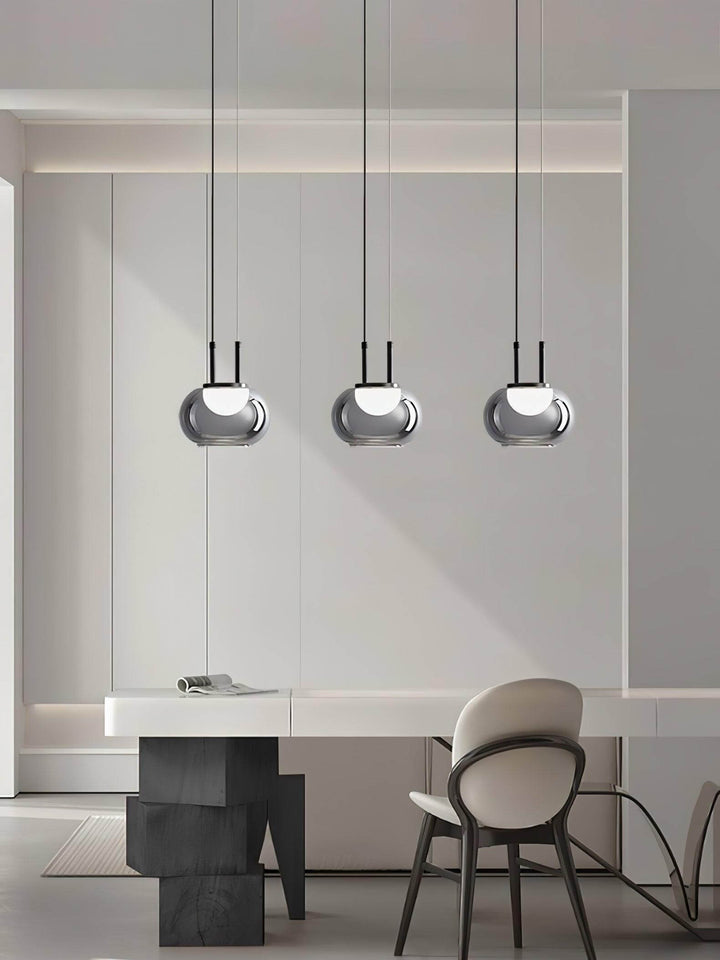 Lampa wisząca Halo - prezentacja przydymionego szarego