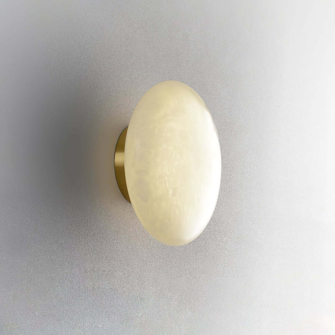 Owalna lampa sufitowa z alabastru i mosiądzu
