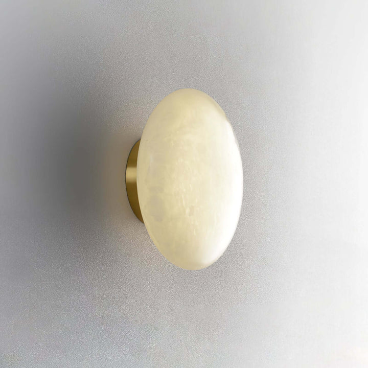 Owalna lampa sufitowa z alabastru i mosiądzu