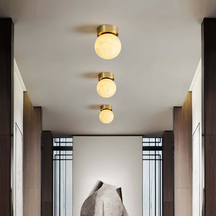 Elegancka lampa sufitowa z alabastru do salonu lub sypialni