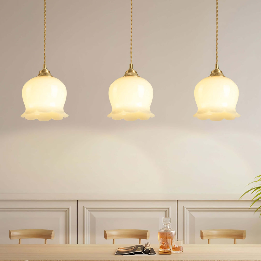 Wisząca lampa Konwalia w salonie