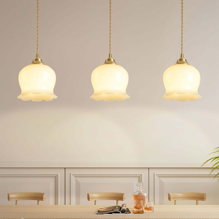 Wisząca lampa Konwalia w salonie
