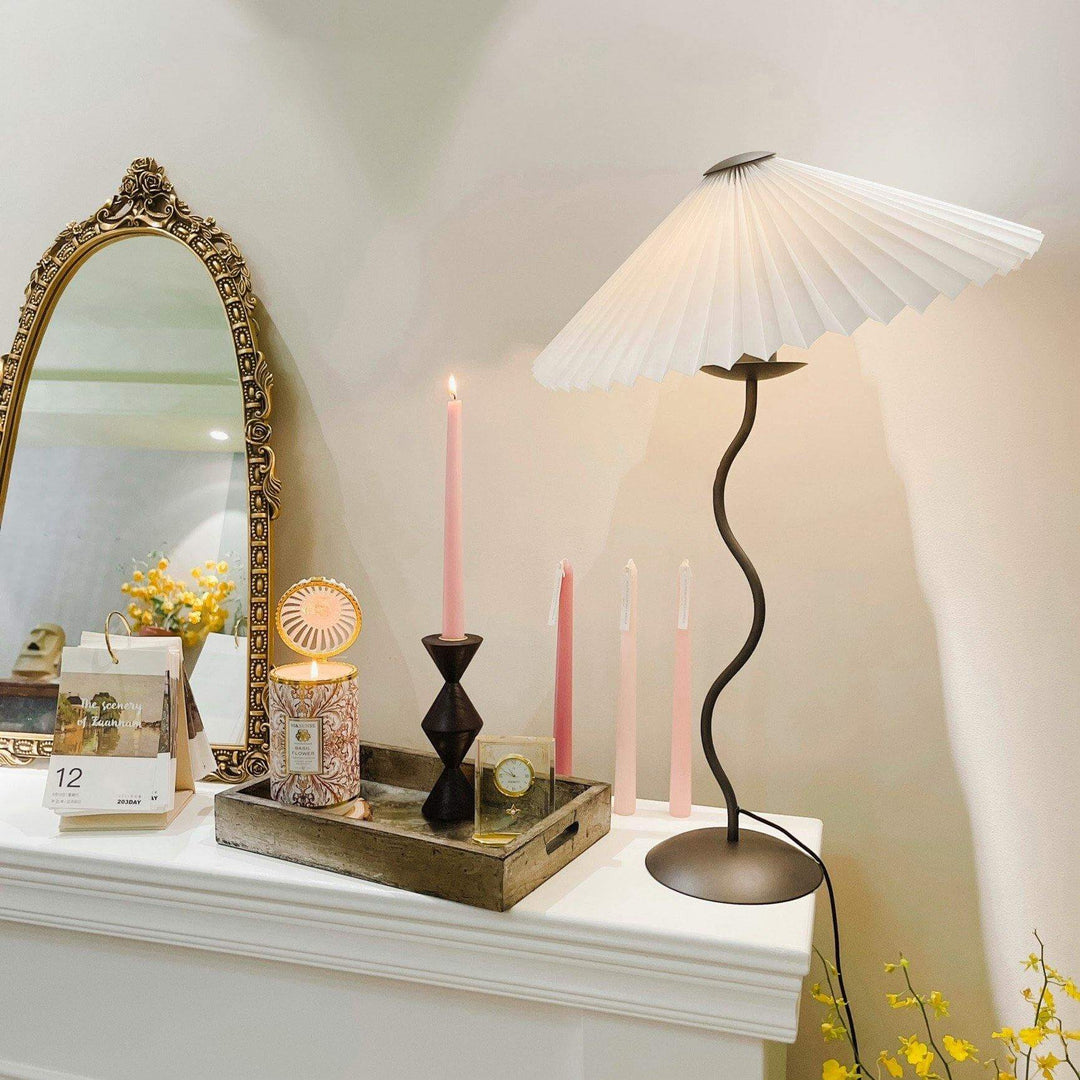 Lampa Squiggle z zakrzywionym designem