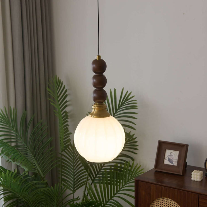 Elegancka szklana, drewniana i metalowa lampa wisząca