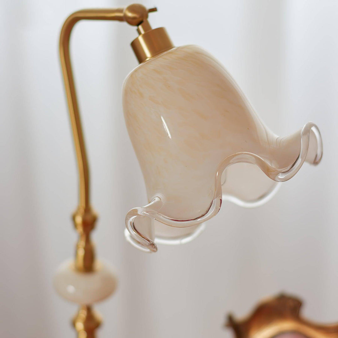 Mosiężna lampa stołowa w kształcie tulipana