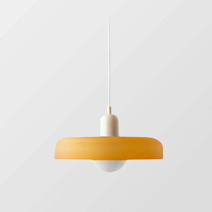 Lampa sufitowa marmurowa, biała, do jadalni. Nowoczesny skandynawski design.