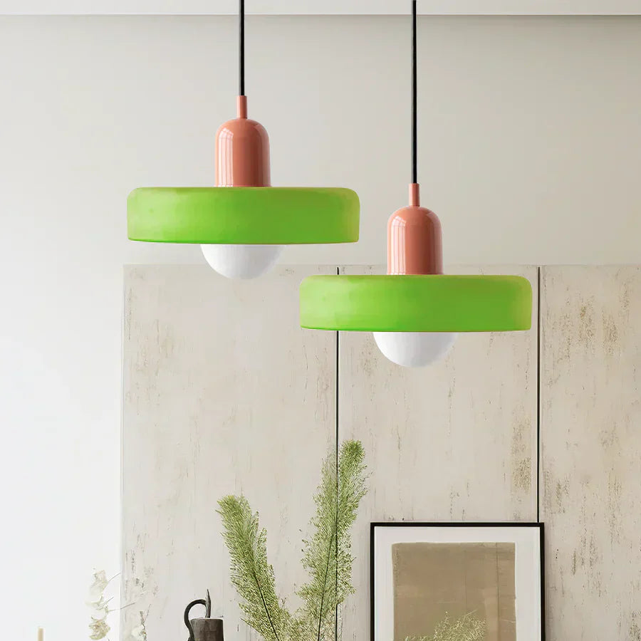 Lampa sufitowa marmurowa, minimalistyczny design. Styl skandynawski.