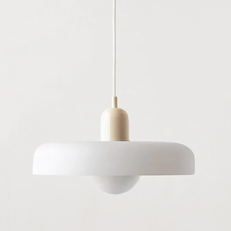 Skandynawska lampa sufitowa z białego marmuru, elegancka dekoracja domu.