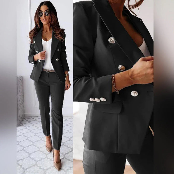 Wiosenny/letni komplet damski: stylowa marynarka i spodnie slim fit. Elegancki i wygodny garnitur na każdą okazję.