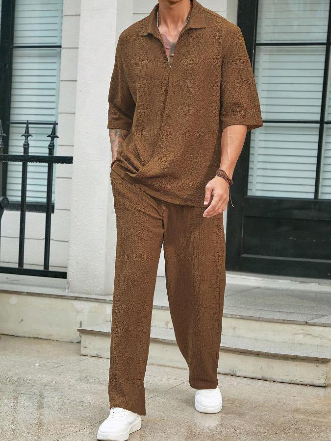 Nowoczesny dwuczęściowy zestaw męski, elegancki krój casual, neutralna tonacja, luźny fason, idealny na każdą okazję.