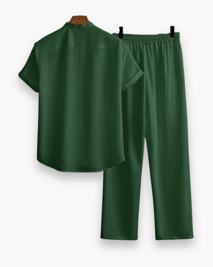 Męski letni komplet Josh: koszula z krótkim rękawem i lekkie spodnie, idealny na letnie stylizacje i komfort.