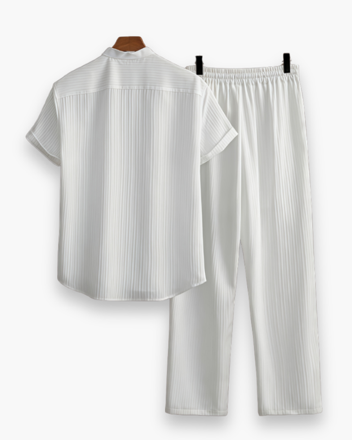 Męski letni komplet Josh: koszula z krótkim rękawem i lekkie spodnie, idealny na letnie stylizacje i komfort.