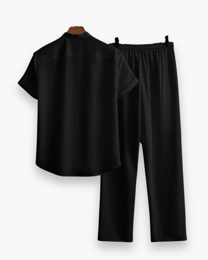 Męski letni komplet Josh: koszula z krótkim rękawem i lekkie spodnie, idealny na letnie stylizacje i komfort.