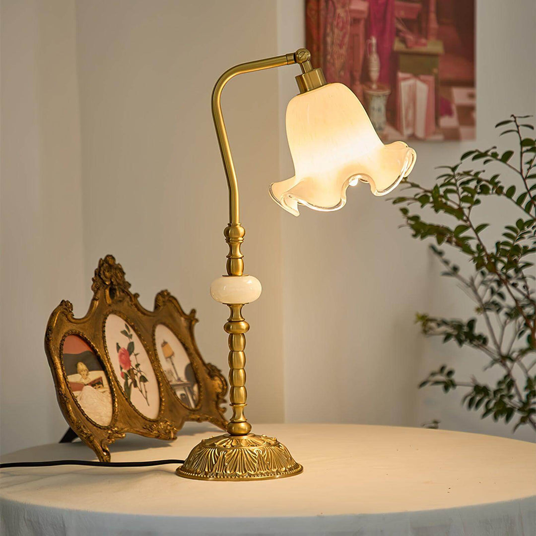 Mosiężna lampa stołowa w kształcie tulipana