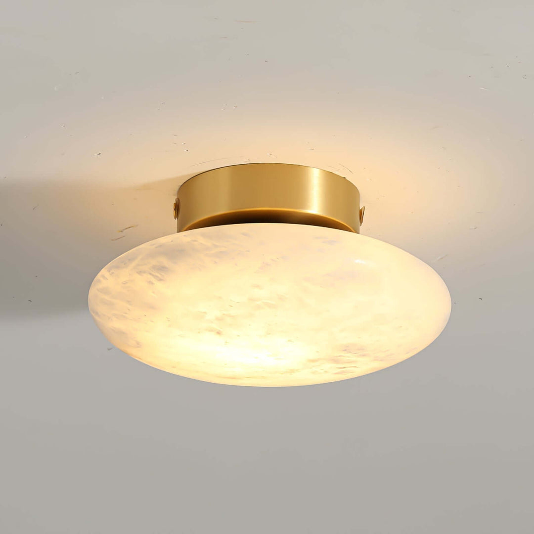 Owalna lampa sufitowa z alabastru i mosiądzu