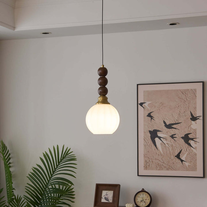 Elegancka szklana, drewniana i metalowa lampa wisząca