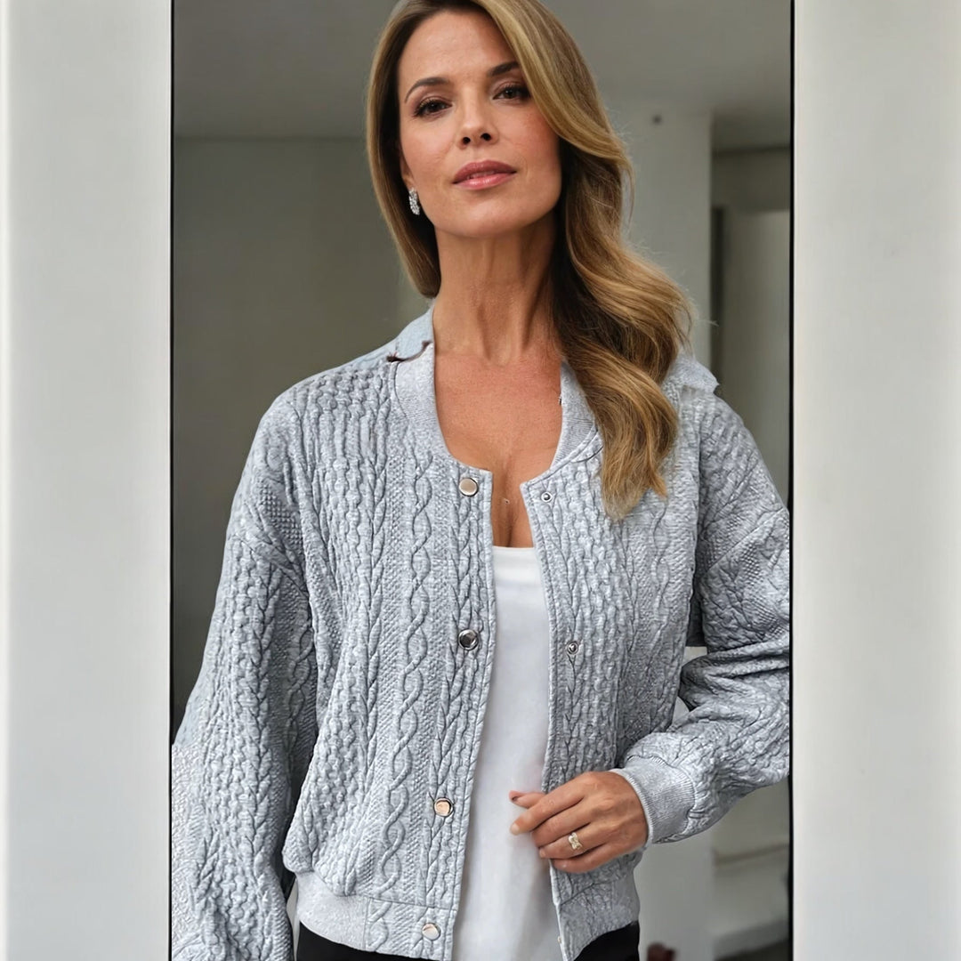 Elegancki damski sweter, nowoczesny design, komfortowy krój, idealny na każdą okazję, gładka dzianina.