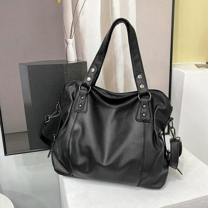 Elegancka torba shopper ze skóry groszkowanej dla studentów i profesjonalistów, przestronna i stylowa, dostępna w kolorze brązowym