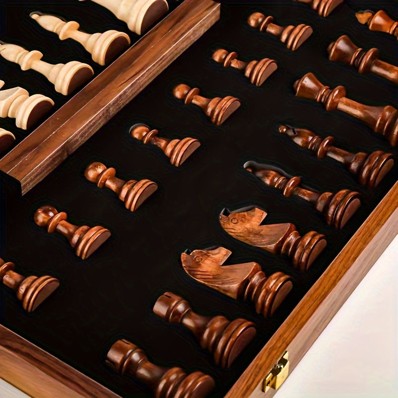 Drewniany zestaw szachowy z litego drewna, elegancki design, ręcznie robione figury, idealny dla amatorów, szykowna dekoracja wnętrz.