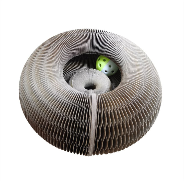 Interaktywna zabawka drapak dla kota z piłką i kartonową powierzchnią, obrotowa konstrukcja, ekologiczny materiał.