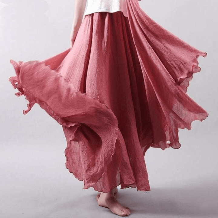 Długa spódnica boho w kolorze beżowym, z płynnym krojem, elastycznym pasem, idealna na elegancki i wygodny letni styl.