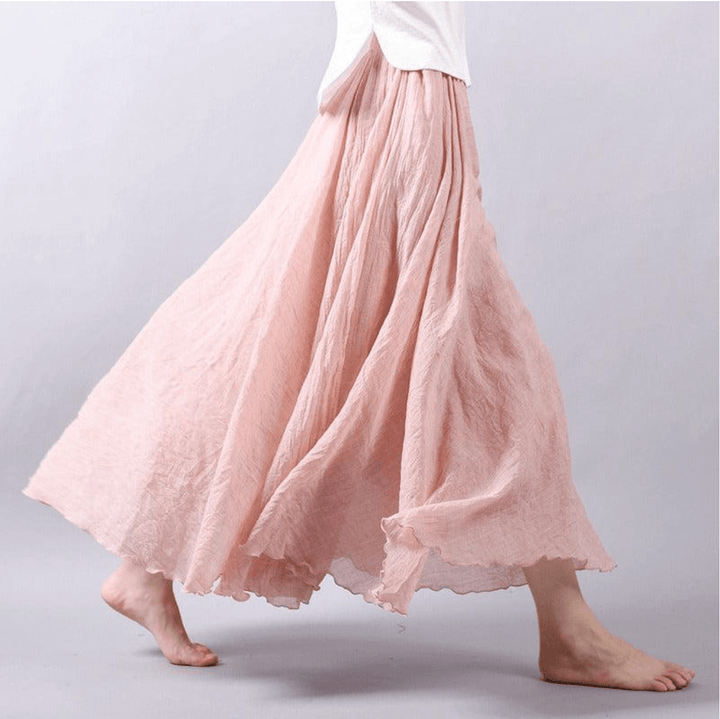 Długa spódnica boho w kolorze beżowym, z płynnym krojem, elastycznym pasem, idealna na elegancki i wygodny letni styl.
