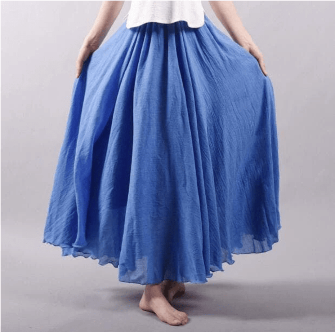 Długa spódnica boho w kolorze beżowym, z płynnym krojem, elastycznym pasem, idealna na elegancki i wygodny letni styl.