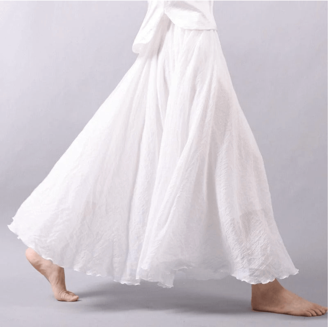 Długa spódnica boho w kolorze beżowym, z płynnym krojem, elastycznym pasem, idealna na elegancki i wygodny letni styl.