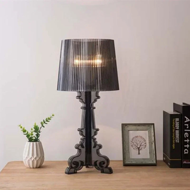 Elegancka i glamour lampa stołowa, współczesny design w kolorze białym lub czarnym, delikatne światło dla luksusowej atmosfery.