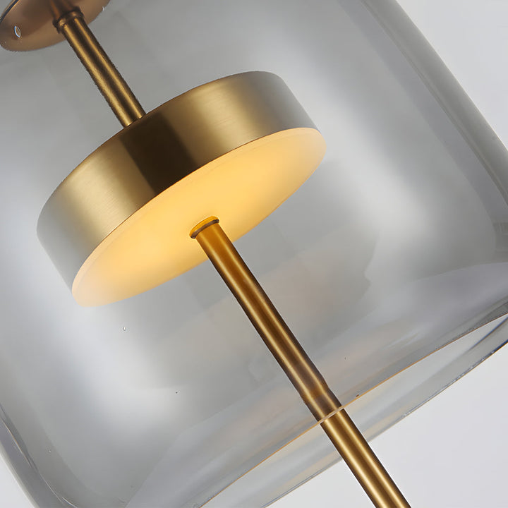 Lampa stołowa z przydymionego szkła, nowoczesny design, miękkie światło, idealna do wystroju wnętrz, ciepła atmosfera.