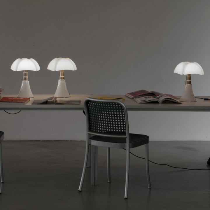 Stołowa Lampa Kwietna retro bezprzewodowa LED, kwiatowy design ze stali, miękkie i ciepłe światło, elegancki wystrój wnętrz