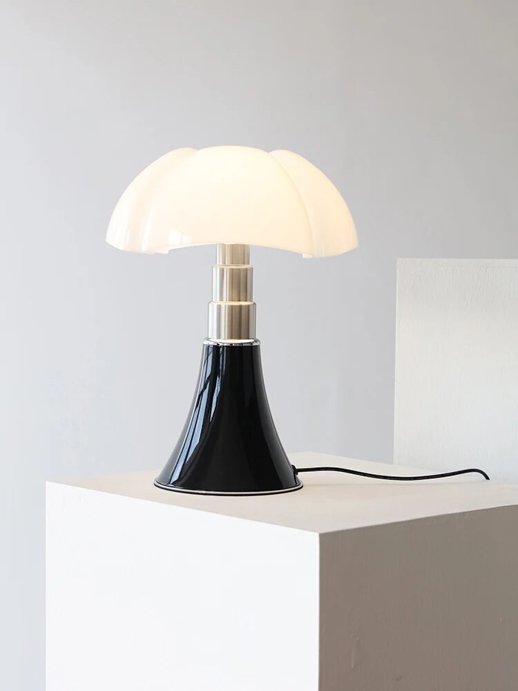 Stołowa Lampa Kwietna retro bezprzewodowa LED, kwiatowy design ze stali, miękkie i ciepłe światło, elegancki wystrój wnętrz