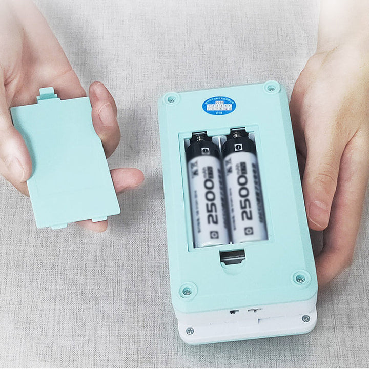 Składana lampa LED solarna, kompaktowa konstrukcja, w kolorach białym, różowym, zielonym do wnętrz i na zewnątrz.