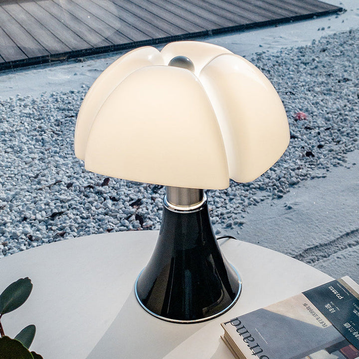 Retro lampa LED ClassicGlow, elegancki i jasny design, z abażurem z akrylu i aluminium, energooszczędna.