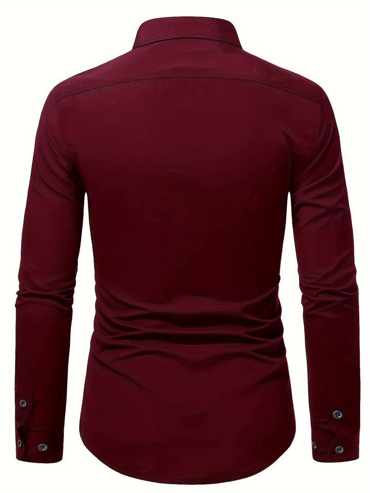 Męska koszula slim fit z długim rękawem, prezentująca tył, elegancki krój podkreślający sylwetkę.