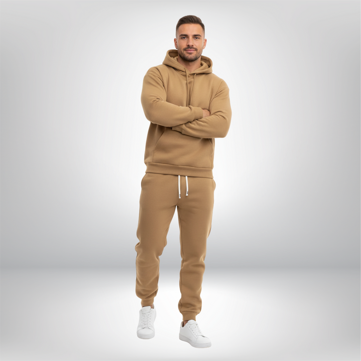 Męski komplet dresowy, sportowa bluza z kapturem i wygodne spodnie. Idealny do joggingu i na co dzień.